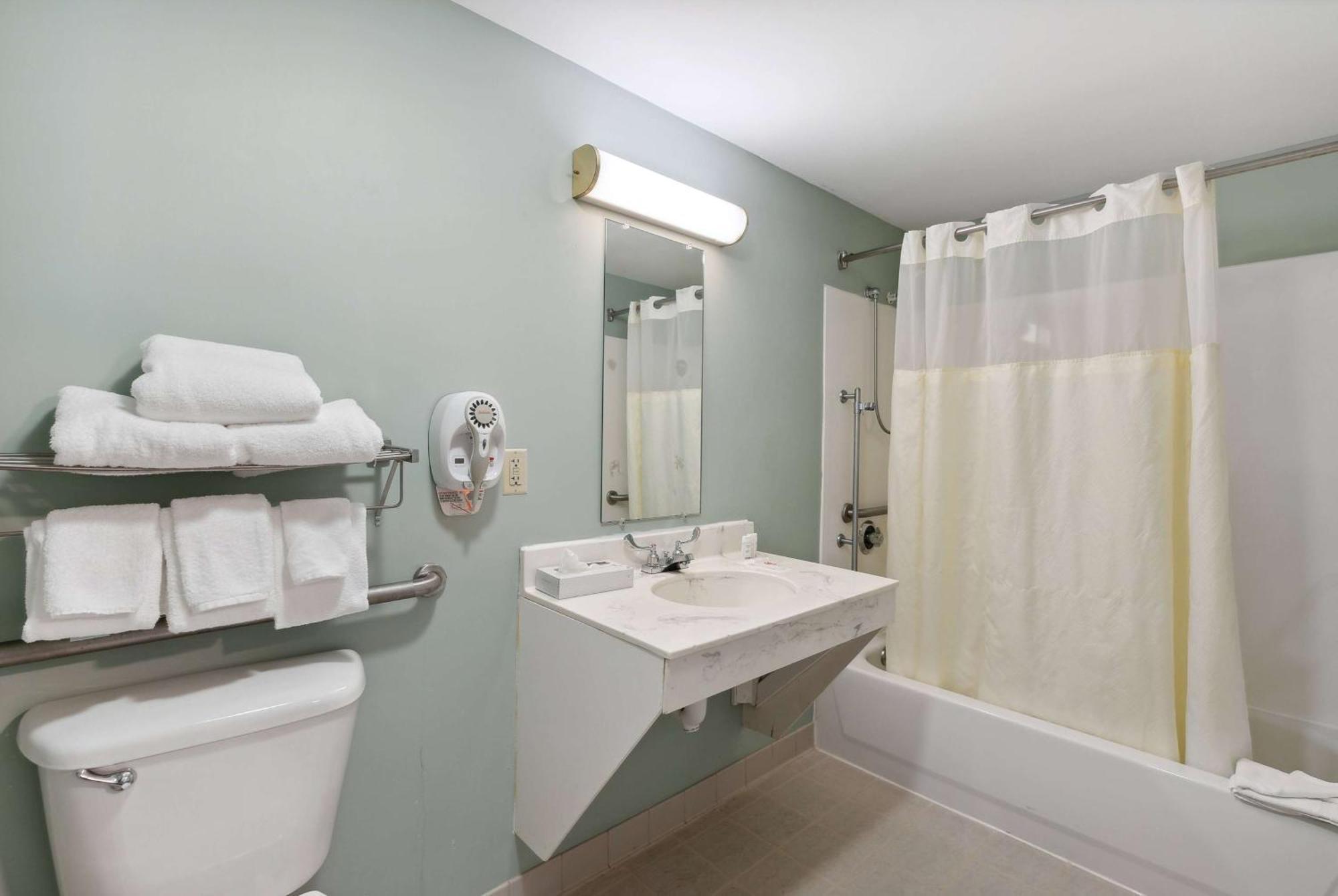 Ramada By Wyndham Saco/Old Orchard Beach Area מראה חיצוני תמונה